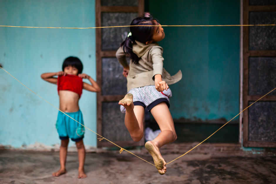 2 Vietnamese girls playing 