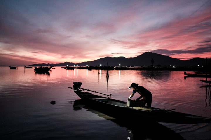 tam giang lagoon at sunrise